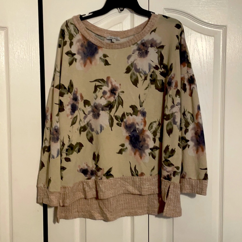 Large can fit XL light weight sweater